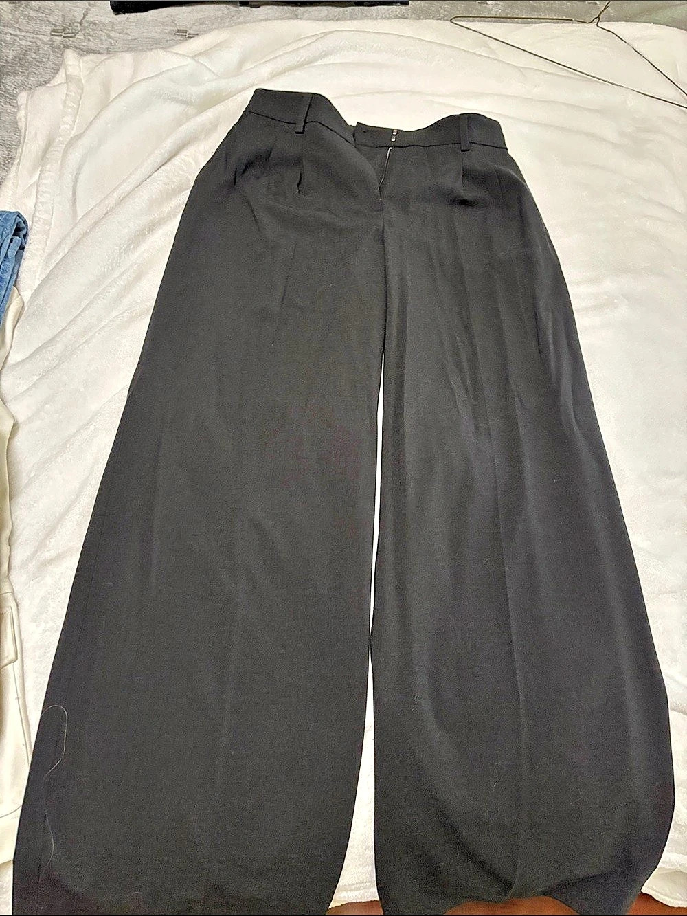 RW&CO. High-Rise Wide-Leg Stretch Pant. Black Waist 2